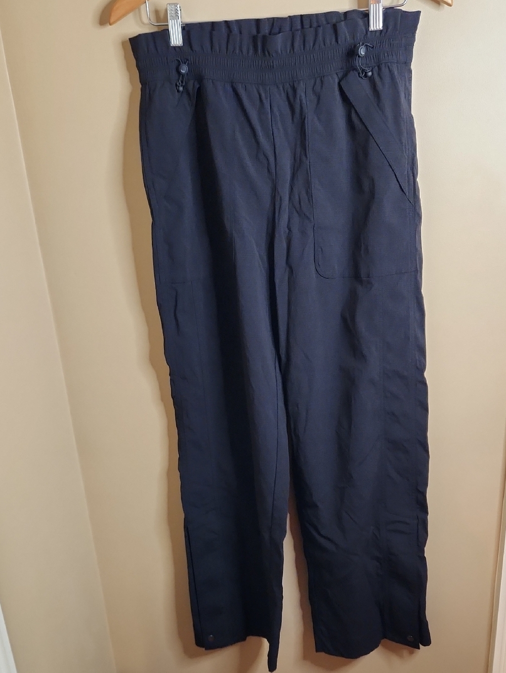 Athleta Trekkie High Rise Parachute Pant In Blsck. Size 6. #533487